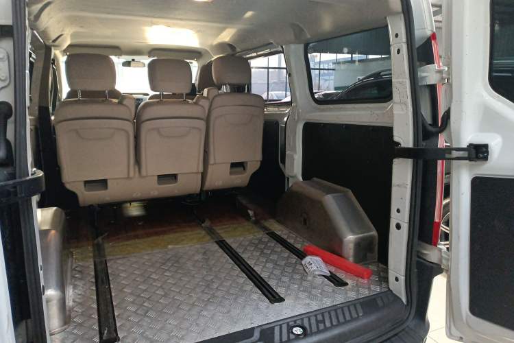 Used Ford Transit 2017 2.0T Diesel Multi-Purpose Commercial Vehicle Short Wheelbase Low Roof China V Standard
