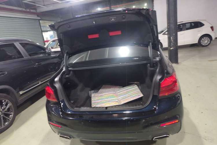 Used BMW 5 Series 2018 Restyled 530Li Leading Edition M Sport Package
