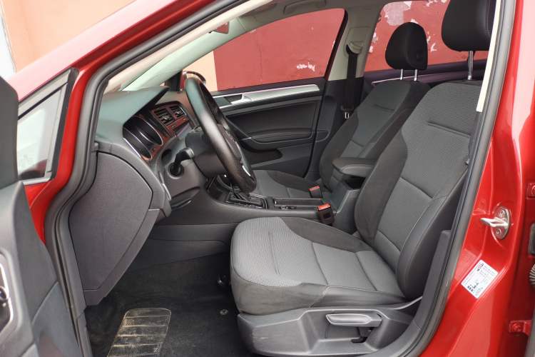 Used Volkswagen Golf 2018 230TSI Automatic Comfort Model
