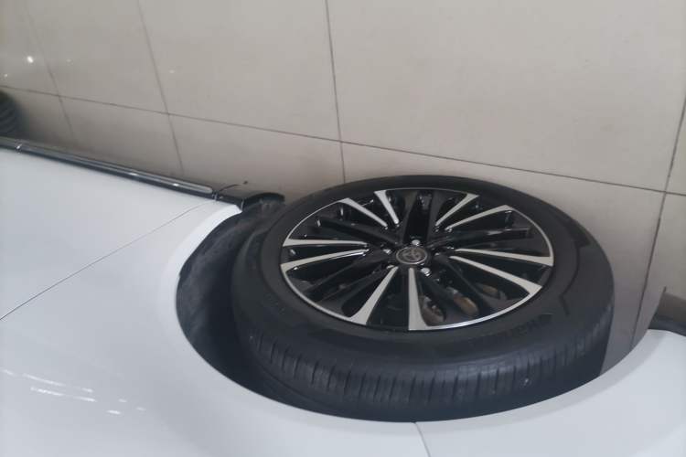 Used Toyota Venza 2023 2.0L CVT Two-Wheel Drive Prestige Version
