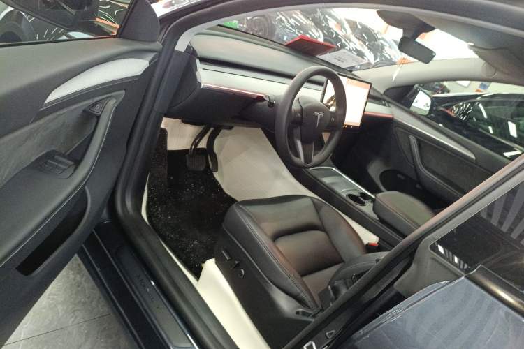 Used Tesla Model Y 2024 Rear-Wheel-Drive Version
