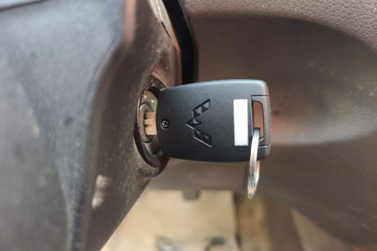 Used Wuling Rongguang V 2016 1.5L Standard Version
