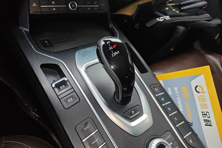 Used Wey VV6 2018 2.0T Two-Wheel-Drive Ultra-Luxury Version China V Standard
