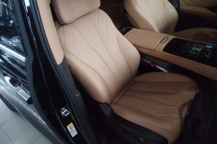 Used Denza D9 2025 DM-i Intelligent Drive 1020 Four-Wheel Drive Prestige Model