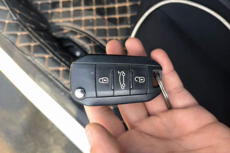 Used Peugeot 301 2014 1.6L Manual Comfort Edition
