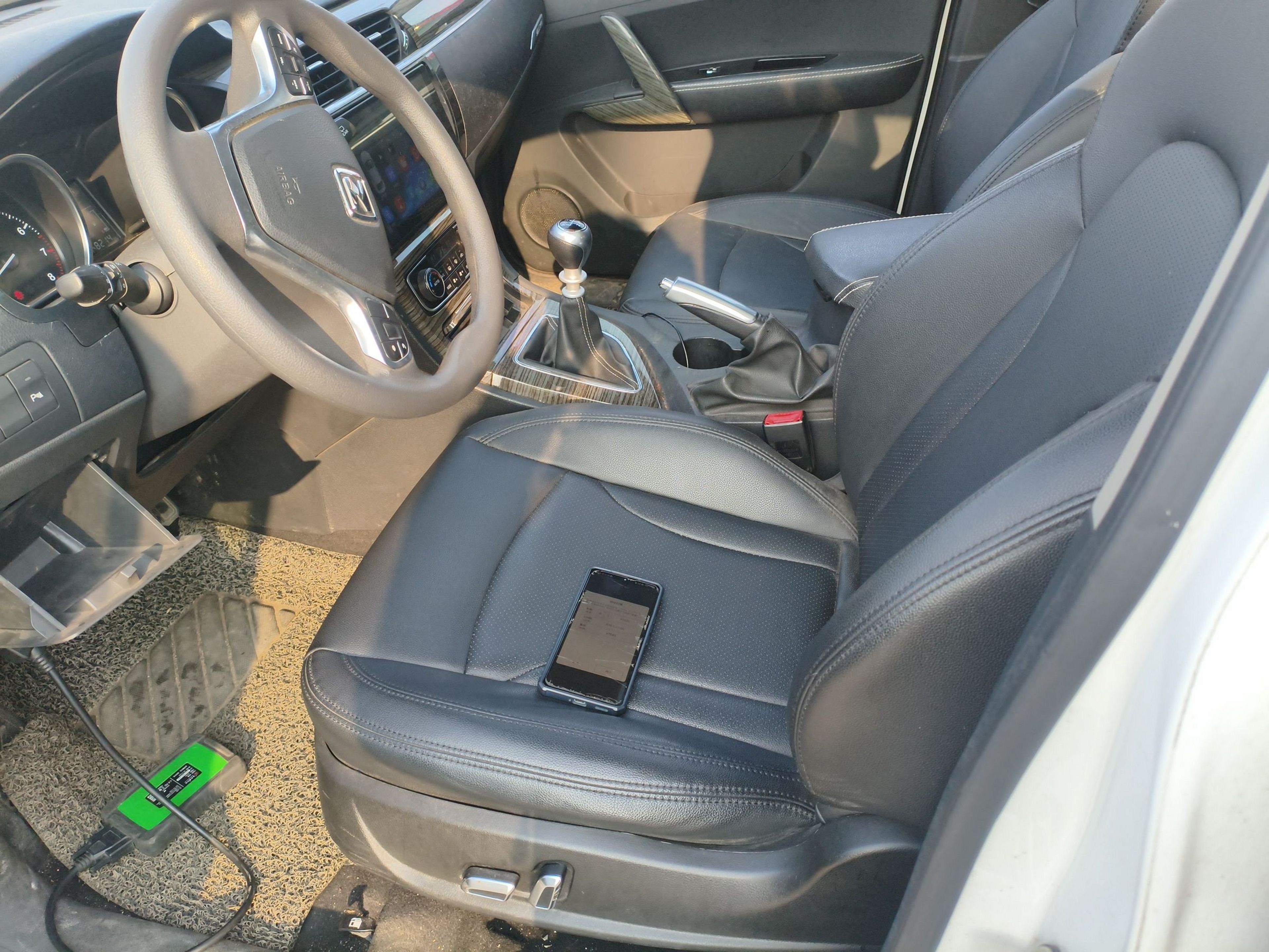 Переднее сиденье в автомобиле