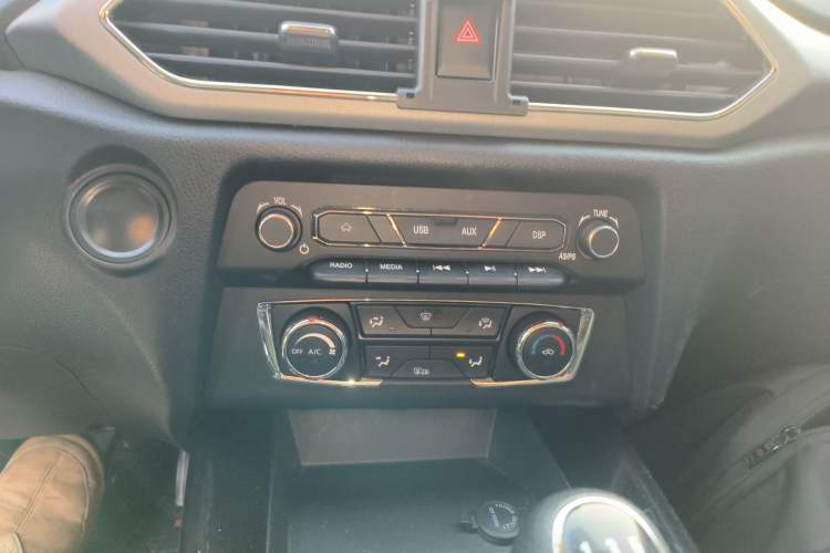 Used Dongfeng Fengon S560 2019 1.8L Manual Urban Model