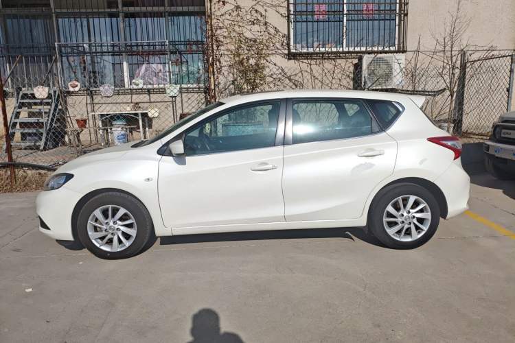 Used Nissan Tiida 2016 1.6L CVT Cool Dynamic Edition
