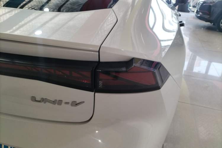 Used Changan UNI-V 2023 1.5T Prestige Model
