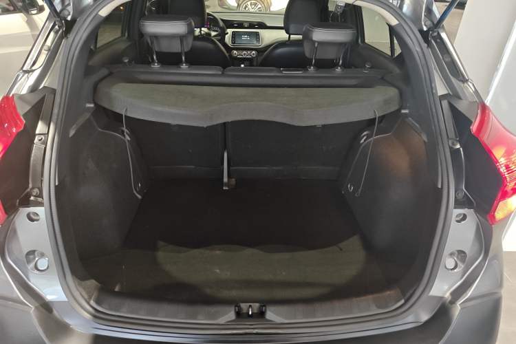 Used Nissan Kicks 2018 1.5L CVT Smart Connect Luxury Edition
