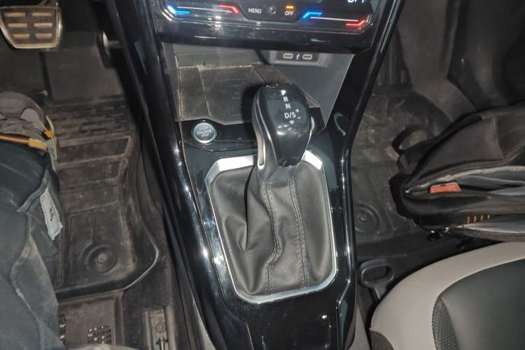 Used Volkswagen T-ROC 2023 300TSI DSG Two-Wheel Drive Starlight Edition
