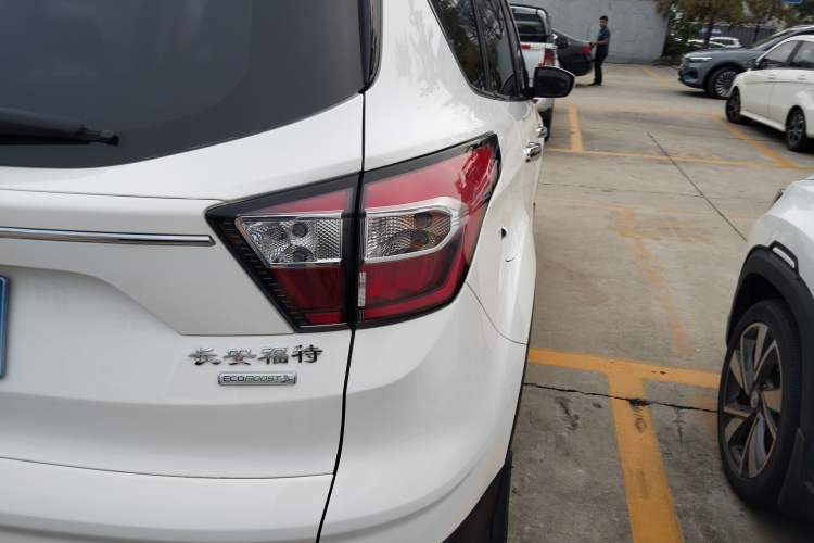 Used Ford Kuga 2017 EcoBoost 180 Two-Wheel-Drive Tiger Leap Model
