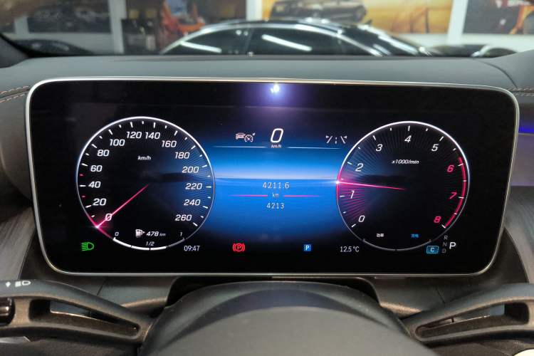 Used Mercedes-Benz GLC 2024 Facelifted GLC 260 L 4MATIC Luxury Version 5 Seats
