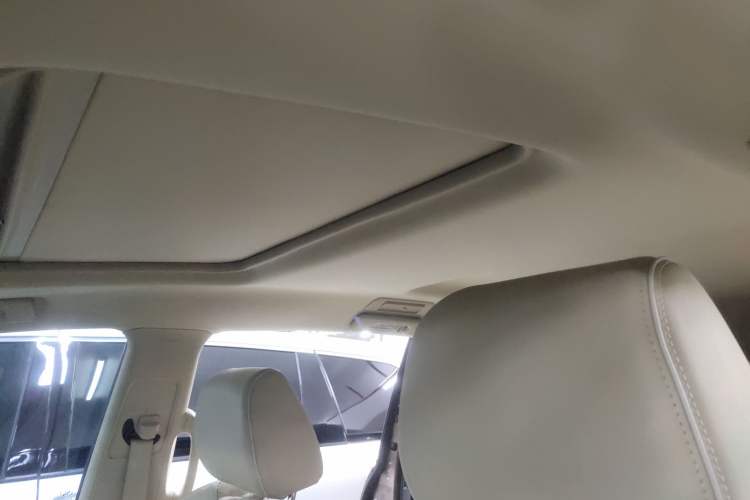 Used Buick GL8 2023 Facelifted Land Cruiser Executive Luxury Version
