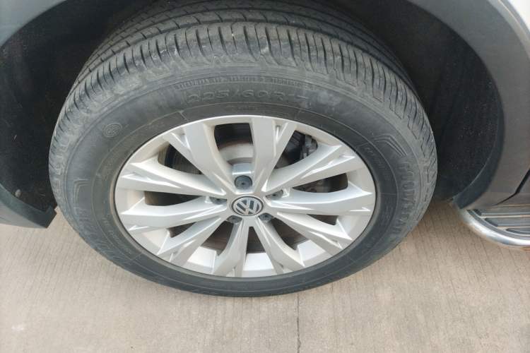 Used Volkswagen Tiguan L 2017 330TSI Automatic Two-Wheel Drive Luxury Edition
