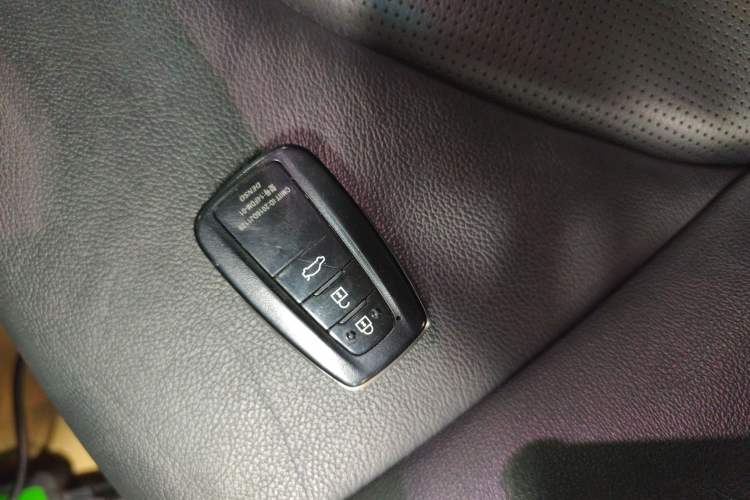 Used Toyota Camry 2021 2.0G Luxury Edition
