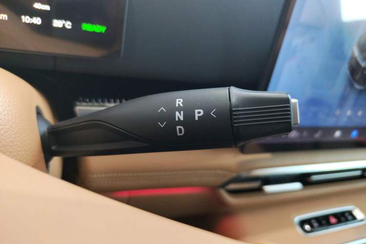 Used VOYAH Dream 2025 PHEV Four-Wheel-Drive Flagship Kunpeng Edition
