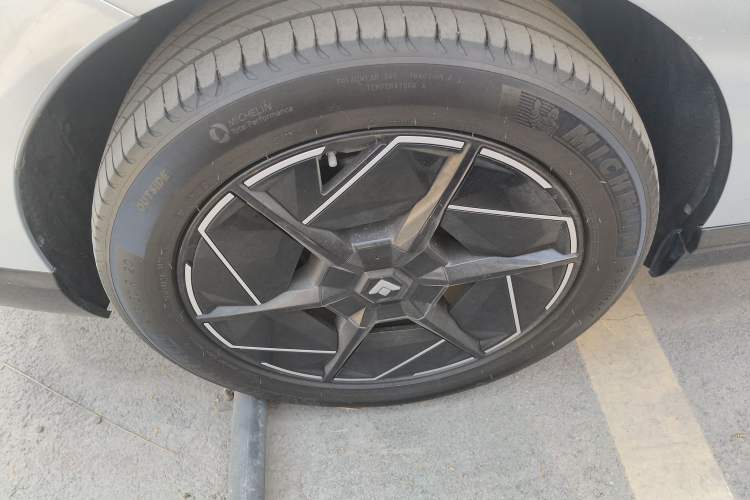 Used  HT 2023 670 Rear-Drive Ultra-High Voltage Version
