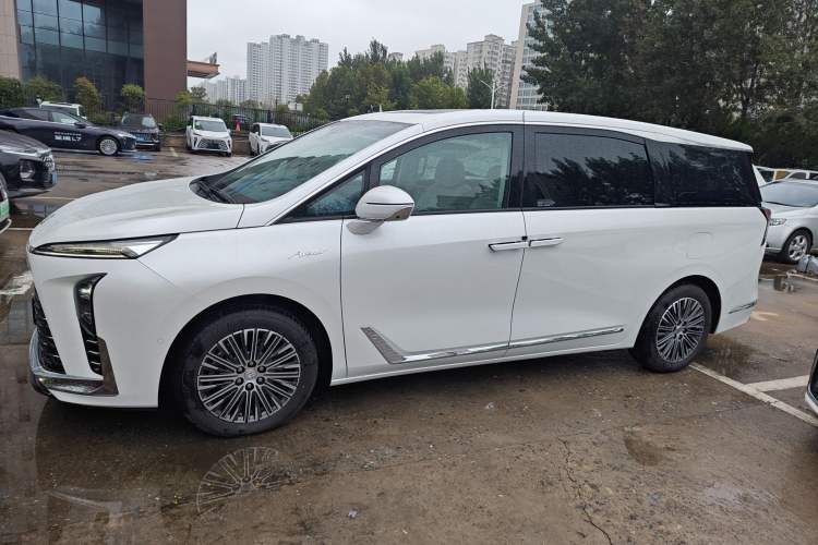 Used Buick GL8 New Energy 2024 Lu Zun Luxury Edition 7-Seater
