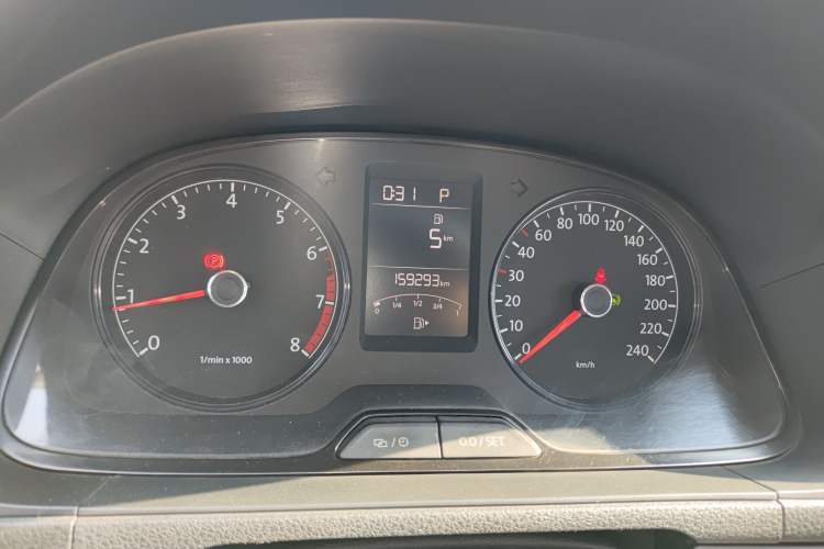 Used Volkswagen Gran Lavida 2013 1.6L Automatic Fashion Model
