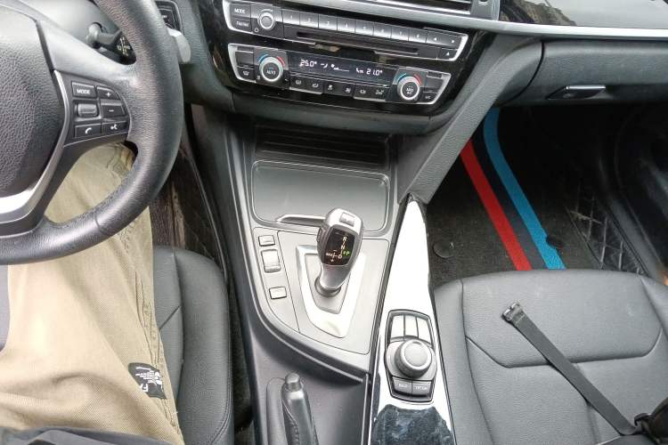 Used BMW 3 Series 2017 318i Fashion Model
