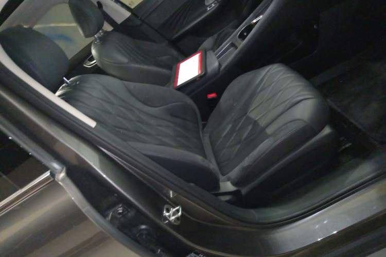 Used Roewe D7 2023 DMH 125km Excellence Edition