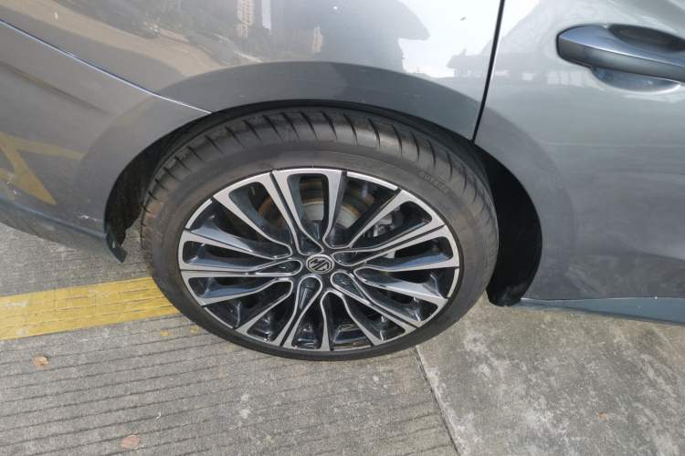 Used MG 7 2023 2.0T Automatic Hunter Luxury Edition
