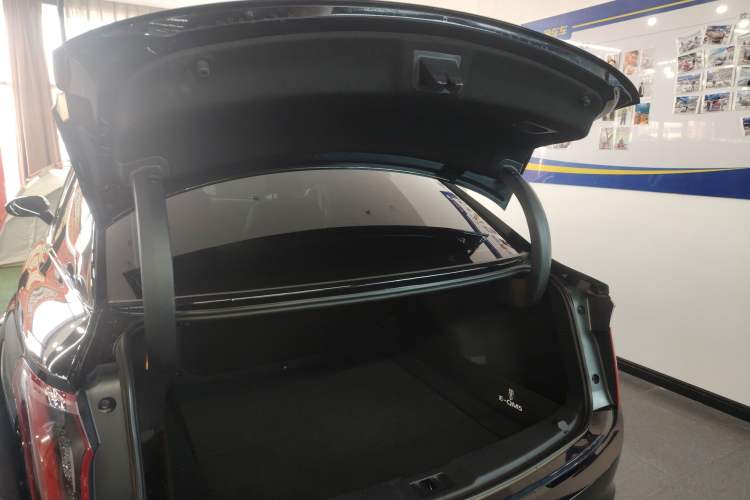 Used Hongqi E-QM5 2022 431 km Charge & Enjoy Edition