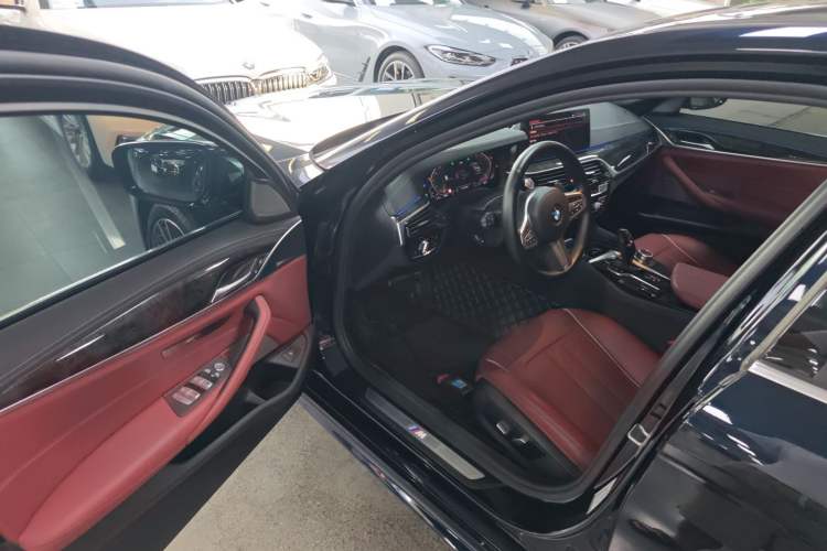 Used BMW 5 Series 2022 Restyled 530Li Leading Edition M Sport Package
