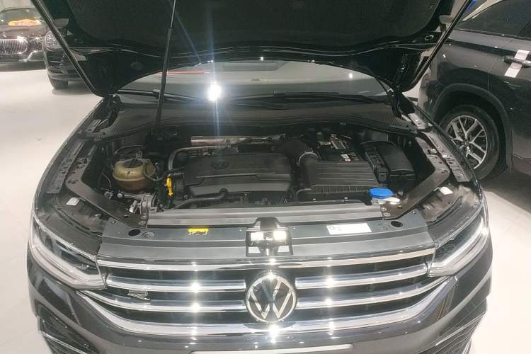 Used Volkswagen Tiguan L 2023 380TSI Automatic All-Wheel Drive R-Line Enhanced 7-Seater
