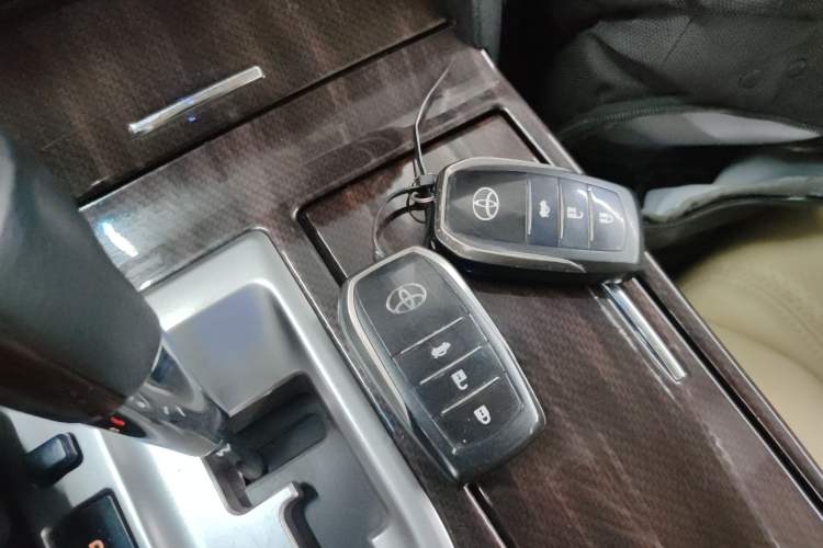 Used Toyota Camry 2015 Dual-Engine 2.5 HG Luxury Navigation Edition
