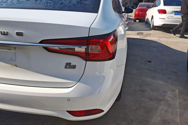 Used Roewe i5 2020 1.5L Manual 4G Connect Luxury Edition