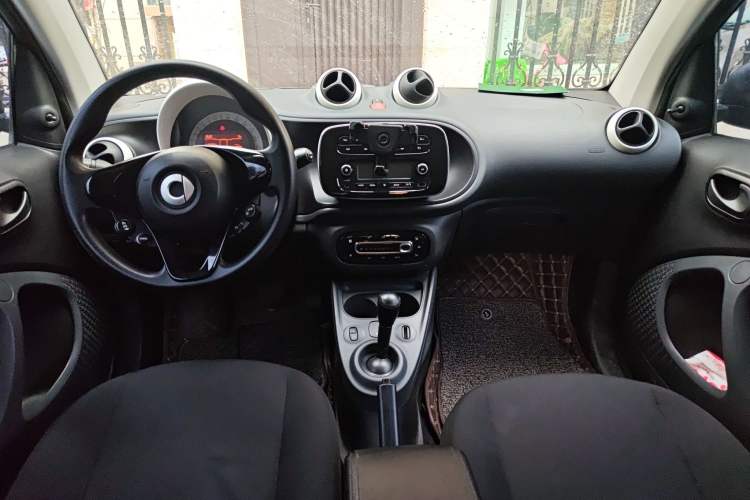 Used  fortwo 2015 1.0L 52 kW hardtop Dynamic version
