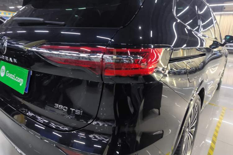 Used Volkswagen Viloran 2024 380TSI Premium Edition
