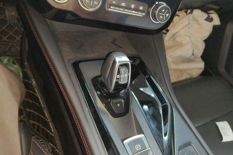 Used Lynk & Co 02 2022 1.5T DCT Shine Pro