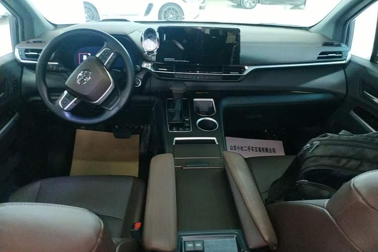 Used Toyota Granvia 2024 2.5L Hybrid Prestige PLUS Four-Wheel Drive Version