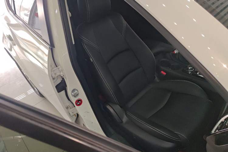 Used Mazda Mazda 3 Axela 2014 Sedan 1.5L Automatic Luxury Model