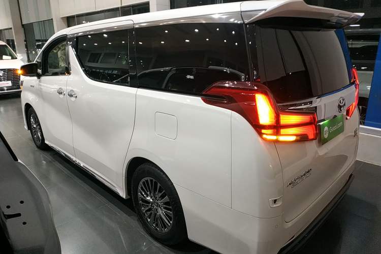 Used Toyota Alphard 2021 Dual-Motor 2.5L Premium Edition
