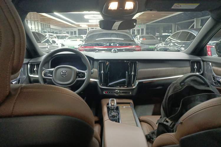 Used Volvo S90 2025 B5 Zhiya Luxury Edition

