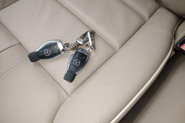 Used Mercedes-Benz R-Class 2017 R 320 4MATIC Business Edition Prestige Model