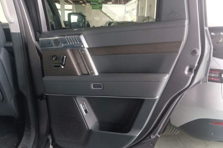 Used  917 2023 Range-Extended Base Model
