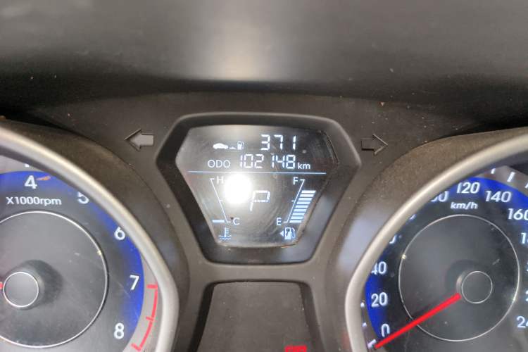 Used Hyundai Elantra (5th Generation / Langdong) 2016 1.6L Automatic Smart Version