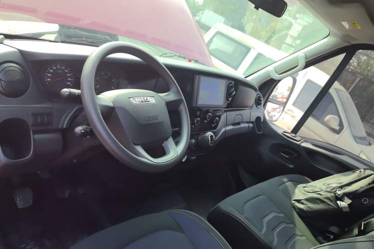 Used Iveco Eurocargo 2021 2.0T Manual Super-Rui Short Wheelbase High-Roof Side-Sliding Door F1A
