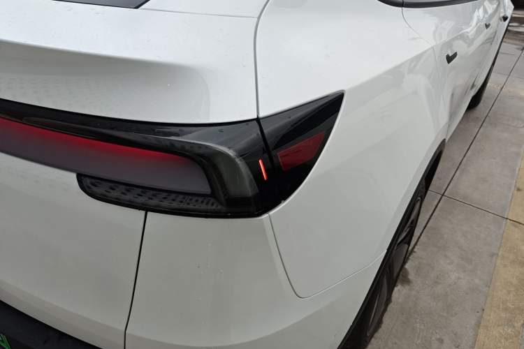 Used Tesla Model Y 2025 Rear-Wheel-Drive Version
