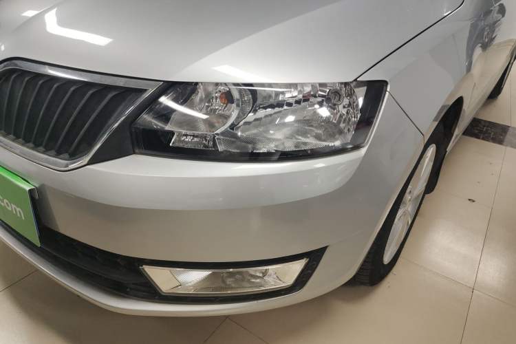 Used Skoda Rapid 2015 1.6L Automatic Smart Selection Model
