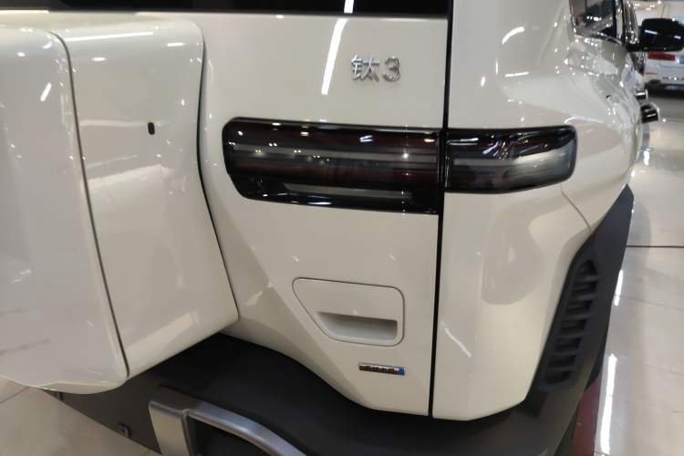 Used  Titanium 3 2025 501 km Range Rear-Wheel Drive Intelligent Driving Max Edition
