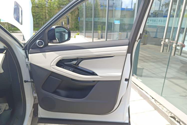 Used Land Rover Range Rover Evoque 2023 Aurora L 249 PS Luxury Edition