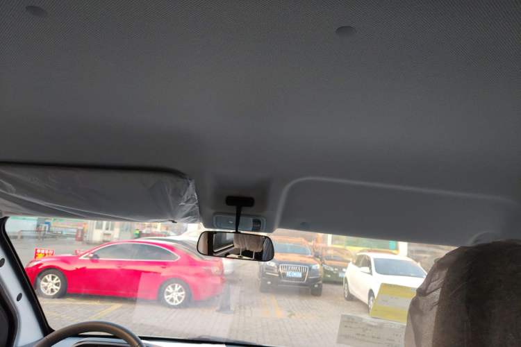 Used Wuling Yangguang 2024 300KM Comfort Version Passenger Van 75kW
