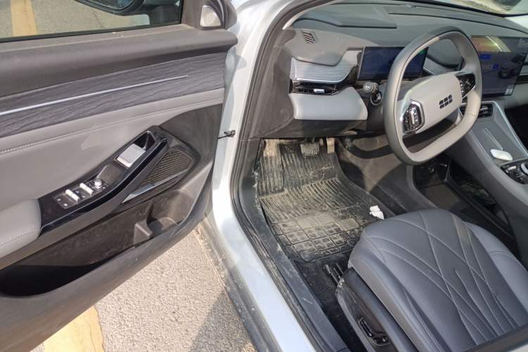 Used  L6 2025 EM-i 140km Starship Edition