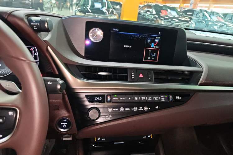 Used Lexus ES 2018 300h Premier Edition China VI Standard
